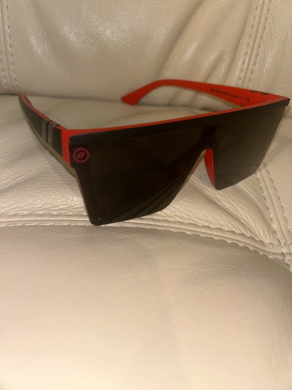 Blenders Red Mascara Unisex Sunglasses 🕶️ Rare Collectible